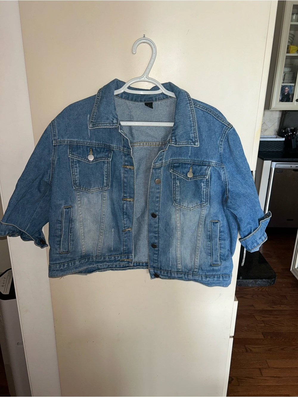 Women’s Light Wash Cropped Denim Jacket Size Large Casual Jean Jacket